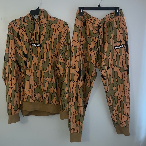 Gently worn Timberland camouflage Sweat Set - pants and sweatshirt, Men’s Large - Picture 1 of 1